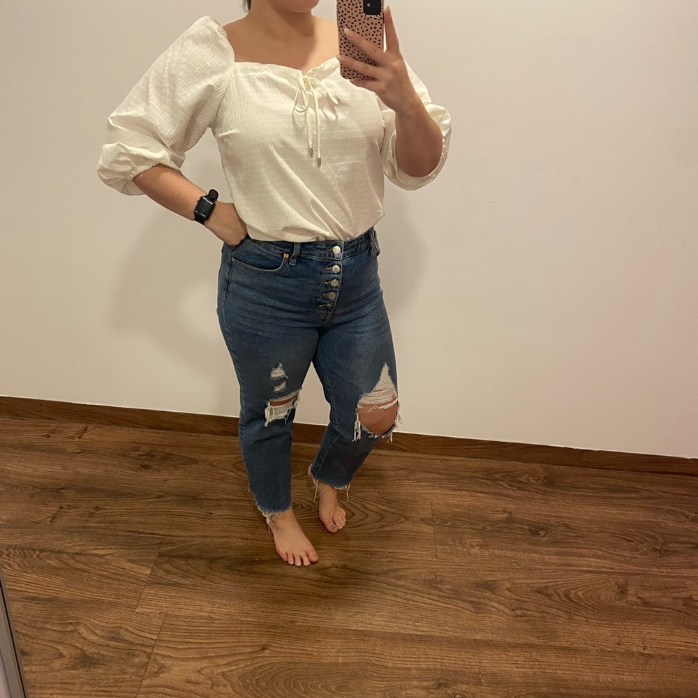 White top with ruffled sleeves